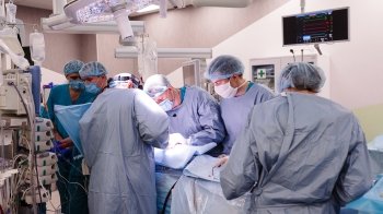 Львівські лікарі успішно прооперували дівчинку, яка цілодобово носила пластмасовий корсет для спини 8 років поспіль