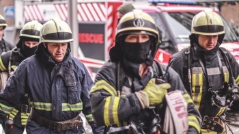 З-під завалів зруйнованого через вибух будинку у Києві врятували громадянку рф