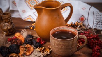 Узвар на Різдво: два прості рецепти з сушених яблук і шипшини