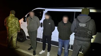 Трьом мешканцям Львівщини та Івано-Франківщини не вистачило 500 метрів, щоб перейти кордон України