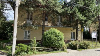 Будівля колишньої Брюховицької селищної ради