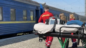 Спецпотяг привіз до Львова поранених зі сходу: серед них оперний співак