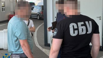 Директор транспортної компанії фіктивно оформив чоловіка водієм для виїзду через «Краківець»