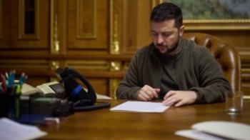 Зеленський підписав зміни до указу про звільнення строковиків у запас