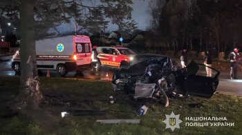 У Львові загинув водій Honda через зіткнення з деревом
