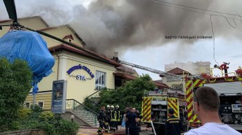 У Трускавці горить готель (фото)