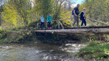 Похід до водоспаду