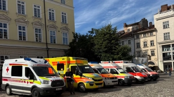 Німецькі велосипедисти супроводили до Львова 14 карет “швидкої” для військових