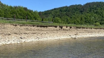 На Дрогобиччині винесли вирок водію за незаконне видобування піску та гравію