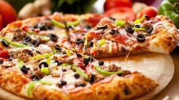 У Львові спекли 36-метрову піцу