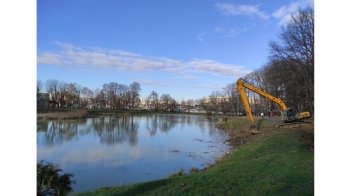 У Горіховому гаю чистять озеро та облаштовують нові клумби
