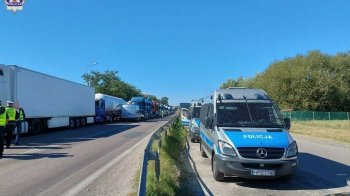 Польські перевізники заблокували дорогу до пункту пропуску на кордоні з Україною