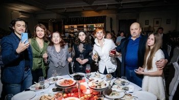 РосЗМІ показали фото із суровікіним, який святкував Новий рік у ресторані