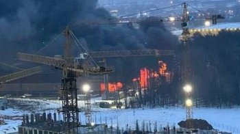 Поблизу Москви загорівся торговельний центр (відео)