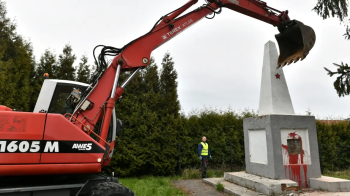 Слідом за Україною у Польщі почали зносити радянські пам’ятники