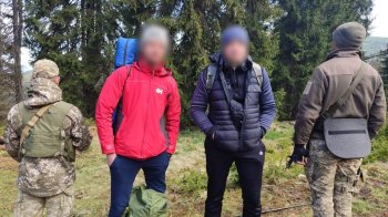 Перетнути кордон через гори: прикордонники затримали 6 ухилянтів
