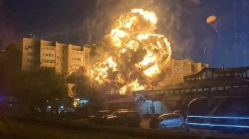 У росії винищувач впав на житловий будинок: пролунали вибухи та почалася пожежа