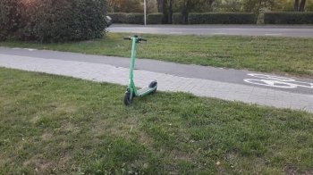 Водійка електросамоката в лікарні: у Львові електросамокат зіткнувся із автомобілем