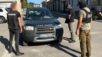 Керівник благодійної організації продавав авто, завезені для ЗСУ: “заробив” 600 тис. грн