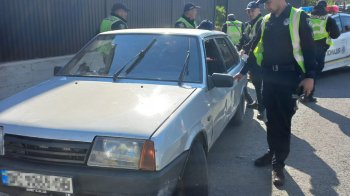 На Львівщині чоловік викрав авто й наїхав на поліцейського: деталі