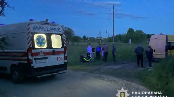 На Львівщині через зіткнення з ВАЗом постраждали дві 13-річні дівчини на мопеді