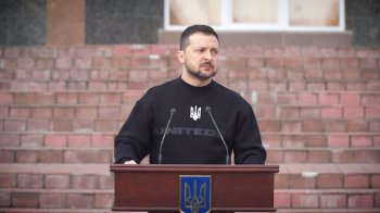 Зеленський відвідав прикордонну з РФ область: ще одне місто отримало відзнаку Героя