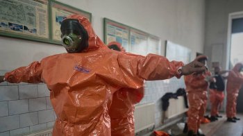 Костюми хімічного захисту, фото ілюстративне