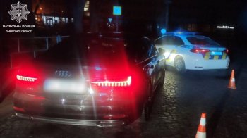 Вночі у Львові водій Audi п’яним втік після ДТП і їхав зустрічною смугою