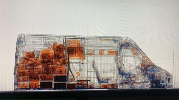 На кордоні з Польщею у мікроавтобусі виявили 470 л харчових ароматизаторів