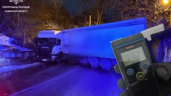 Водій вантажівки, який перекрив рух у Львові, був п’яним