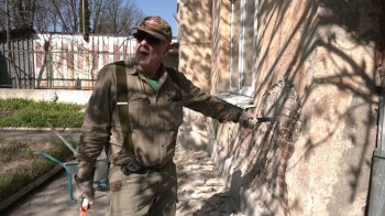 «Відбудова починається вже зараз»: волонтер з Австралії допомагає облаштовувати прихисток для ВПО у Львові