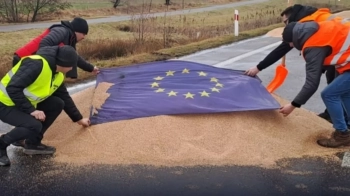 Польща може припинити транзит українського зерна.