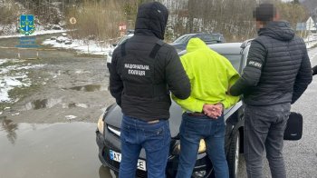 Мешканець Дрогобиччини за 12 тис. доларів обіцяв переправити ухилянта в ЄС