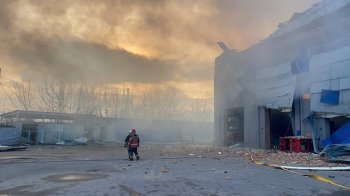 Пожежа після ракетного удару у Подільському районі Києва 29 грудня 2023, фото «Суспільного»