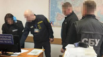 Двох інспекторів Львівської митниці викрили на хабарях за імпорт автомобілів