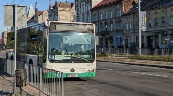 У Львові водій машрутки різко загальмував і 41-річна пасажирка зламала ногу