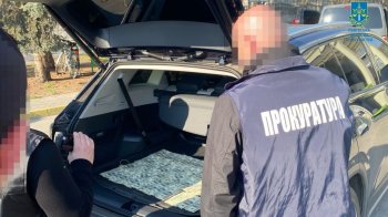 Прокуратура підтвердила інформацію про затримання львівського митника на хабарі