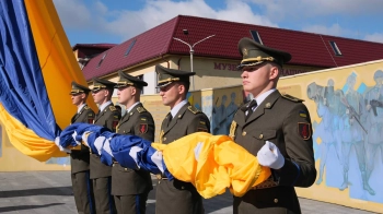У Львові пілняли прапор на найбільший флагшток області