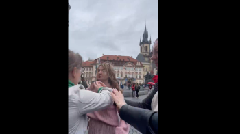 У Празі російськомовні іноземці напали на українських волонтерів