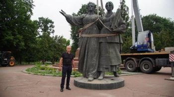 І постамент знесли, і гніздо лелек зберегли: Комарнівська громада позбулася всіх радянських пам'ятників