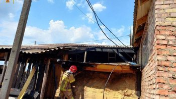 На Львівщині від вогню врятували господарську будівлю