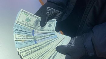 У пункті пропуску “Рава-Руська” 27-річна жінка намагалася вивезти незадекларовані гроші