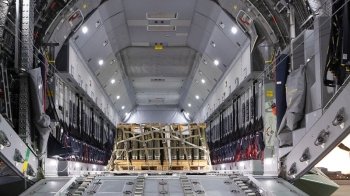 Іспанія відправила в Україну п'ять літаків з військовою допомогою: що туди увійшло