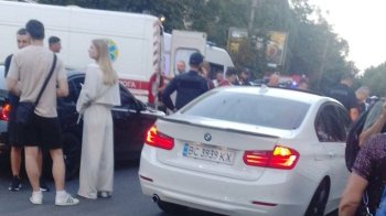 У Львові BMW на великій швидкості збило батька з дитиною: їх госпіталізували