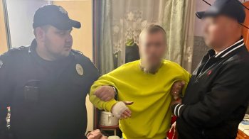 На Львівщині затримали чоловіка, який побив знайомого битою та зняв це на відео
