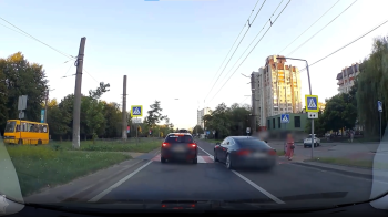 Відео надіслали очевидці: у Львові патрульні оштрафували порушника ПДР