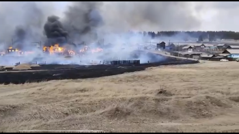 Залучили пожежні поїзди та вертольоти: у Забайкаллі горять житлові будинки та деревообробний цех