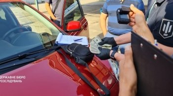У Запоріжжі чиновники ОВА збирали хабарі за перетин лінії зіткнення