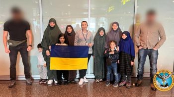 В жахливих умовах перебували в Сирії: ГУР звільнило з полону двох жінок та шістьох дітей з України