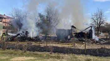 Через підпал сухої трави вщент згорів будинок на Львівщині